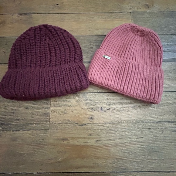 Set of two Knitted Winter Warm Beanies Unisex in Maroon and Mauve OS - Picture 2 of 6